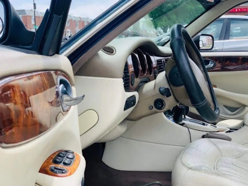 2000 Jaguar Xj8