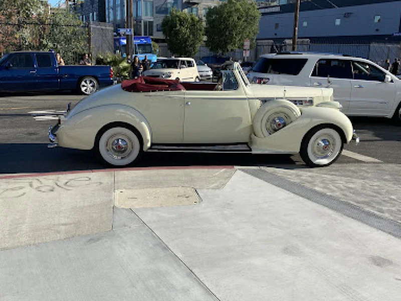 1939 Packard Super 8 Convertible Coupe 4