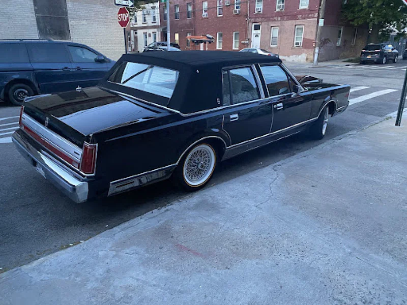 1988 Lincoln Towncar in New York 2