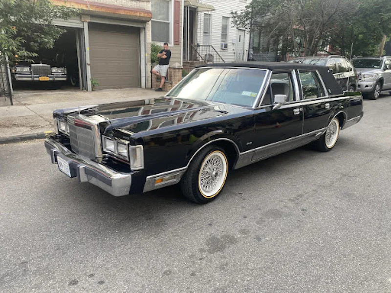 1988 Lincoln Towncar in New York 3