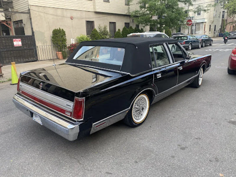1988 Lincoln Towncar in New York 4