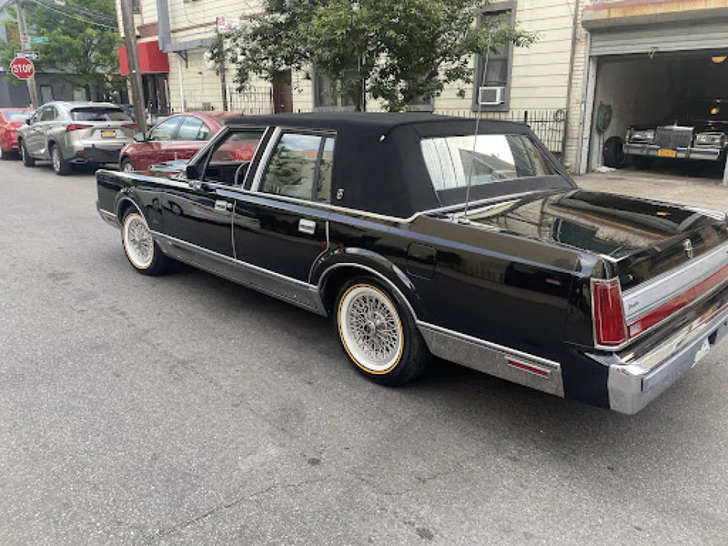 1988 Lincoln Towncar in New York 5