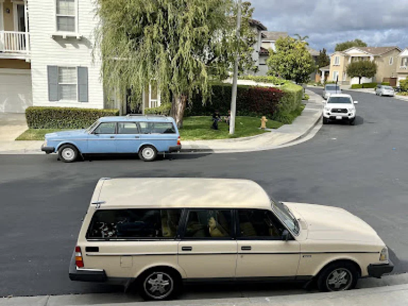 1984 Volvo 240 Station Wagon 2