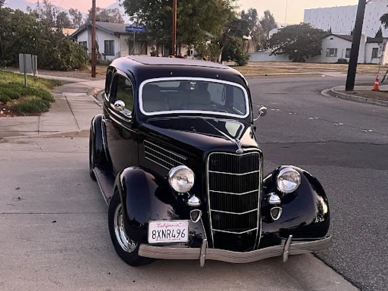 1935 Ford 2 Dr Sedan Model 48 6