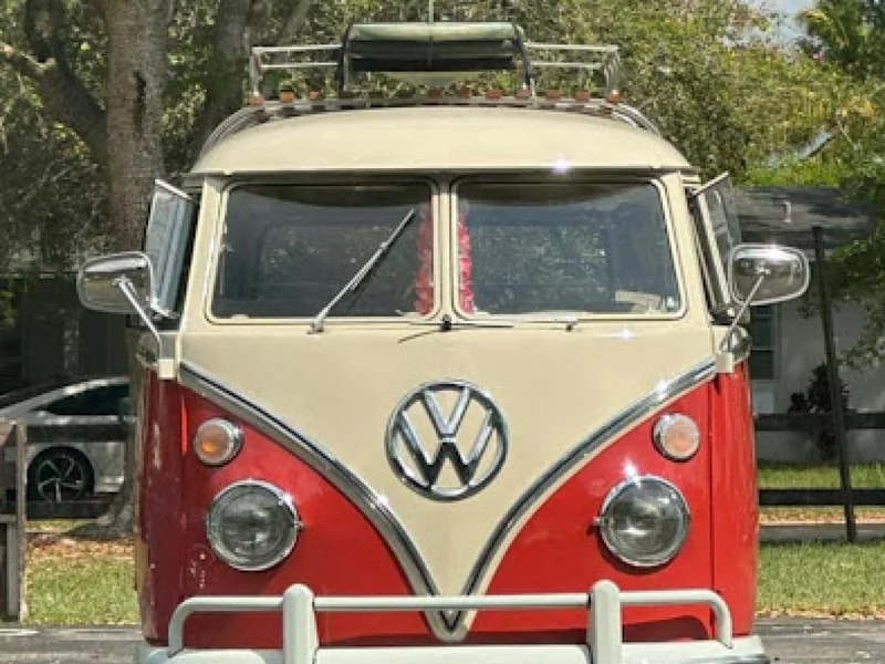 1964 Volkswagen Type 2 Deluxe Bus 2