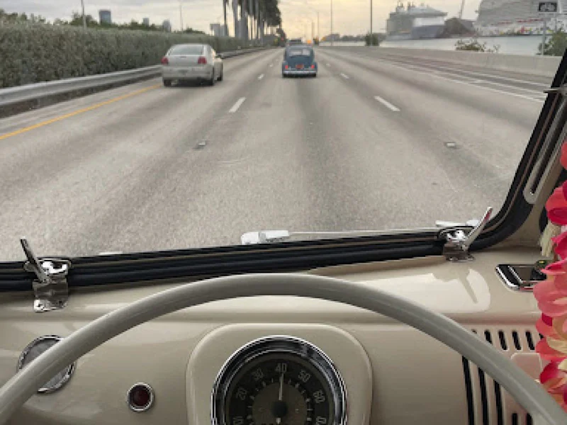 1964 Volkswagen Type 2 Deluxe Bus 5