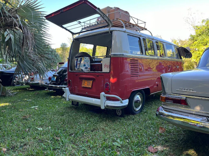1964 Volkswagen Type 2 Deluxe Bus 6