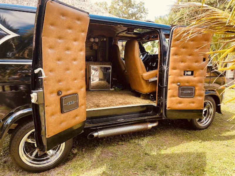1976 Dodge B100 Van 7