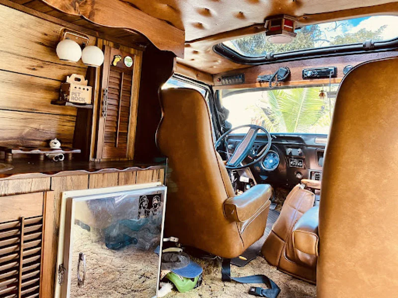 1976 Dodge B100 Van 10