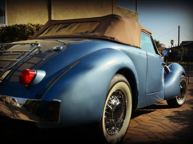 1937 Cord 810 Replica 2