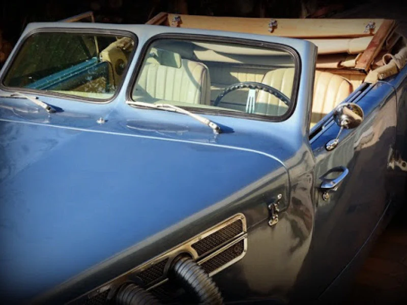 1937 Cord 810 Replica 3