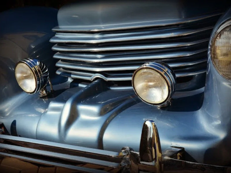 1937 Cord 810 Replica 7