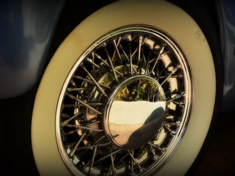 1937 Cord 810 Replica 9