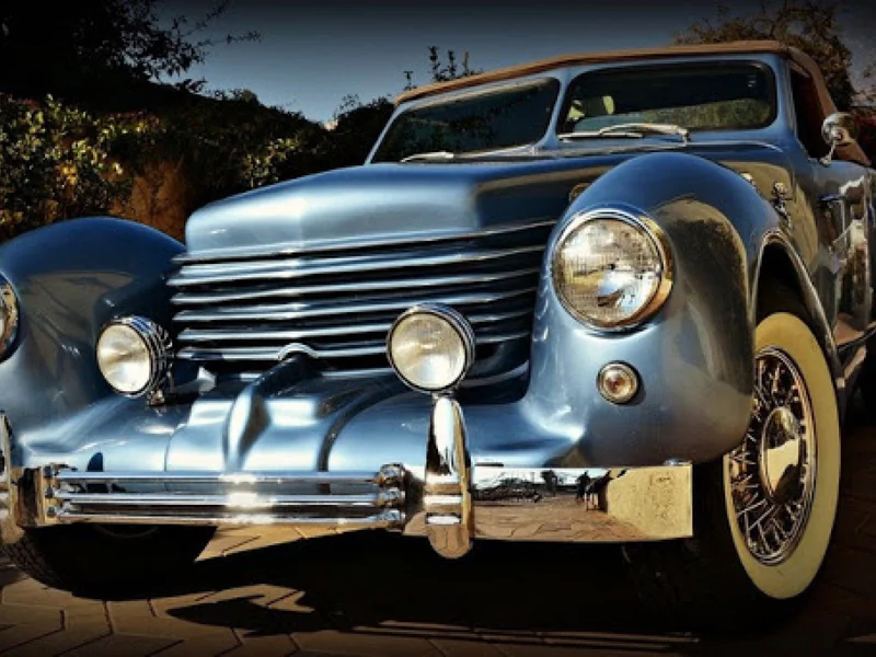 1937 Cord 810 Replica 10