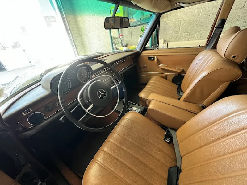 1971 Mercedes-Benz 280 Sedan 8