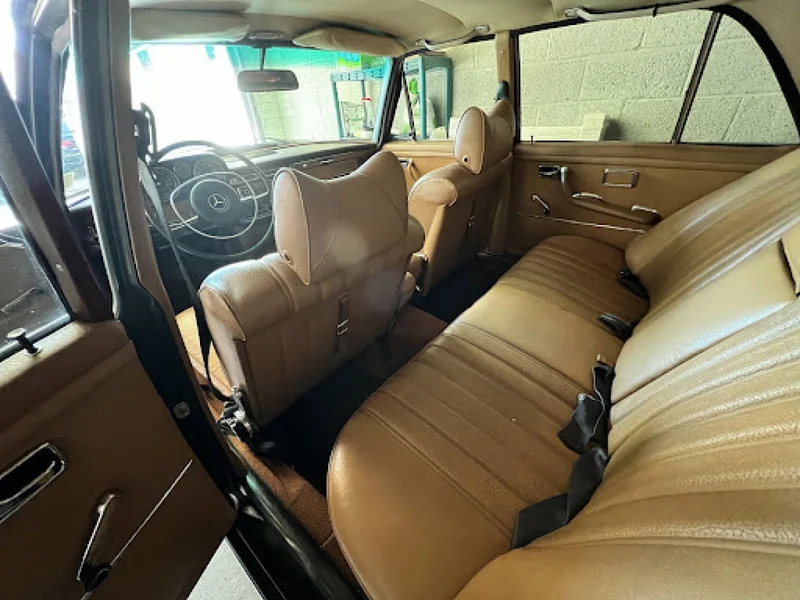 1971 Mercedes-Benz 280 Sedan 10