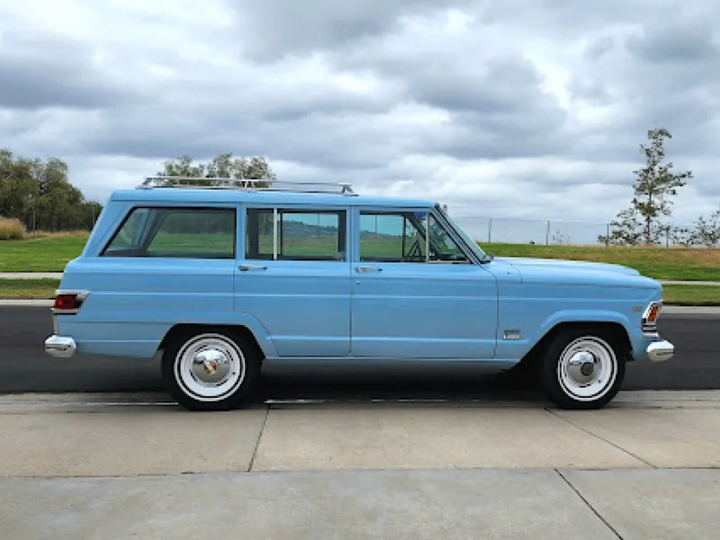 1972 Jeep Wagoneer 2