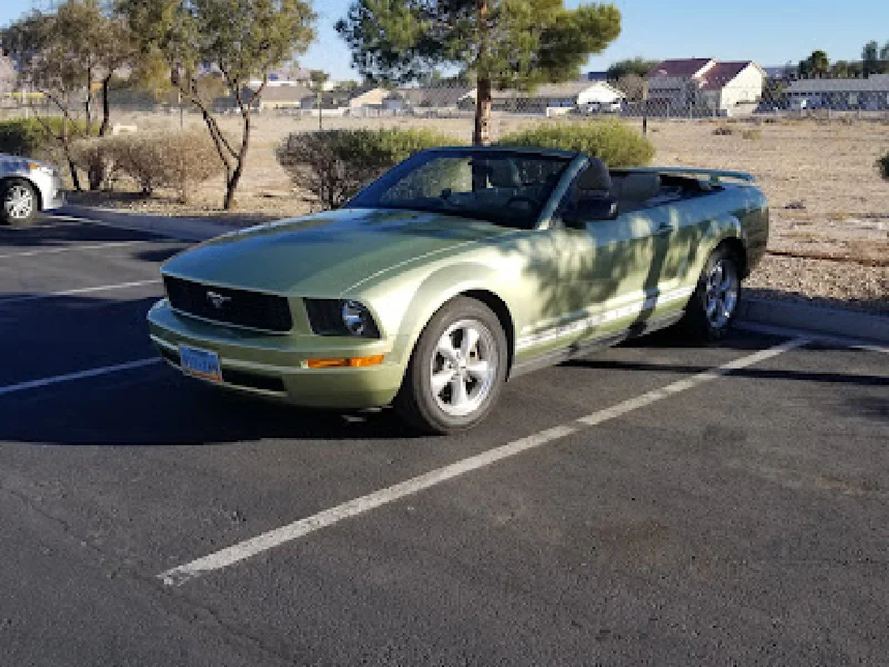 2005 Ford Mustang  Convertible 2