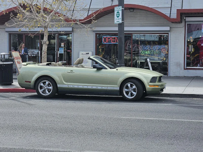 2005 Ford Mustang  Convertible 4