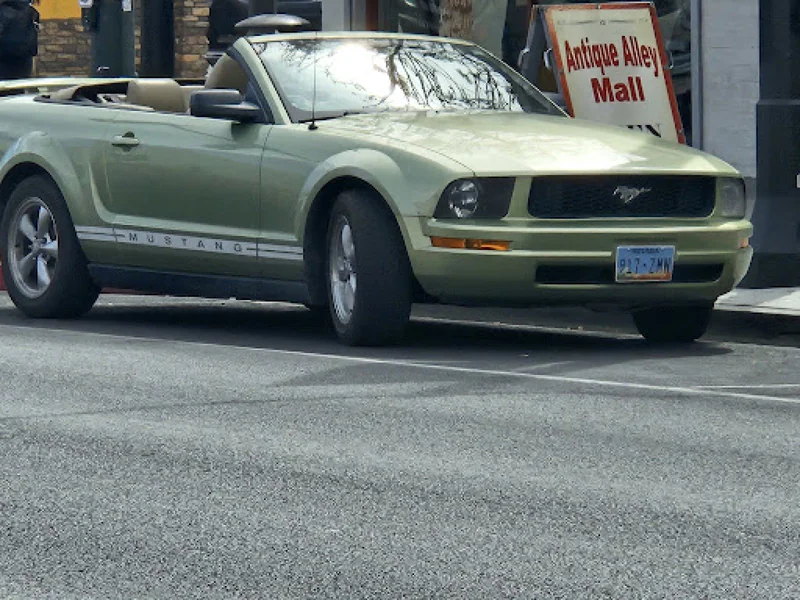 2005 Ford Mustang  Convertible 5