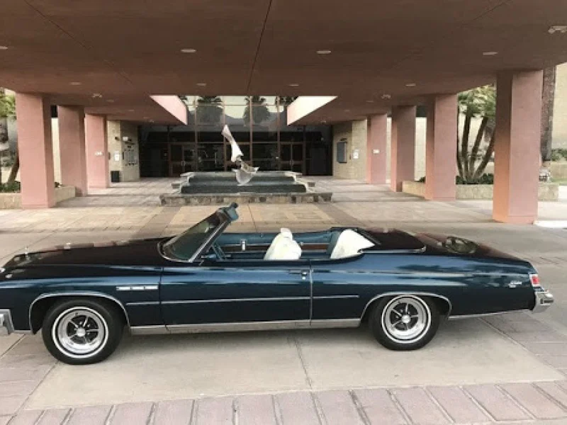 1975 Buick LeSabre Custo 2