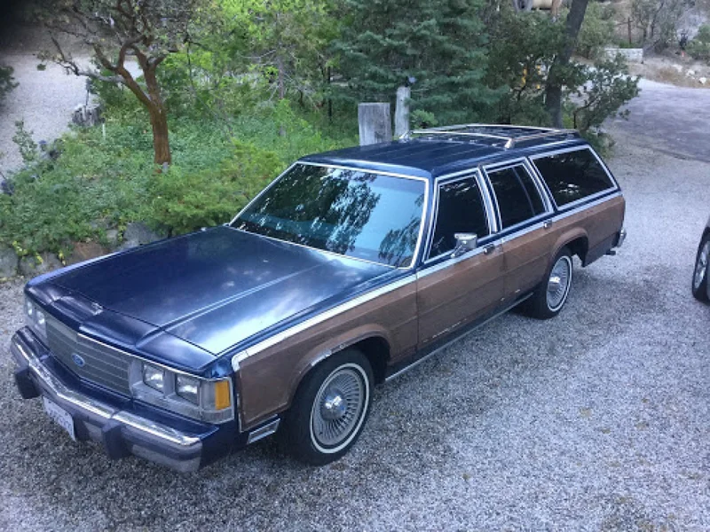 1991 Ford Crown Victoria Country Squire 8 Passenger Wagon 2
