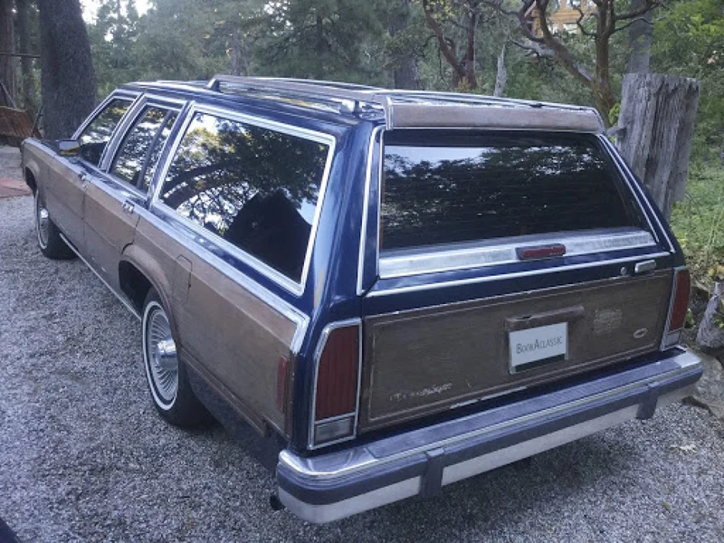 1991 Ford Crown Victoria Country Squire 8 Passenger Wagon 3