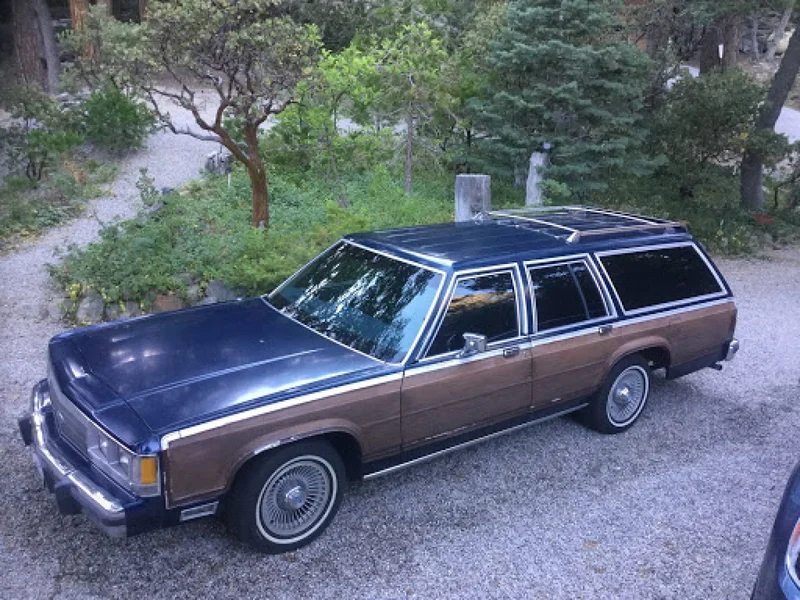1991 Ford Crown Victoria Country Squire 8 Passenger Wagon 4