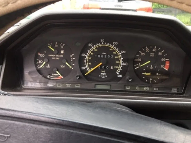 1989 Mercedes-Benz 300 CE 3
