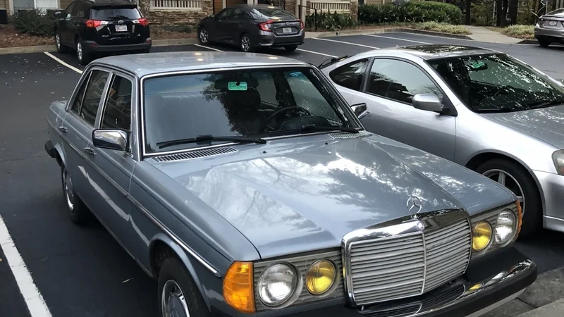 1981 Mercedes-Benz 300D 2