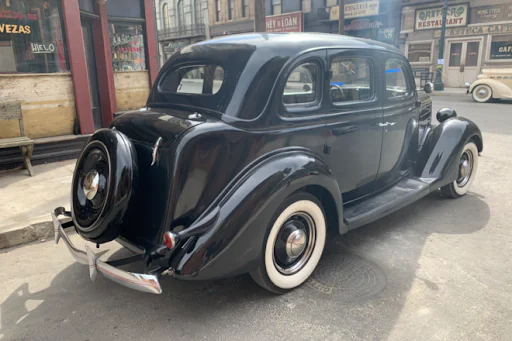 1936 Ford Deluxe sedan 2