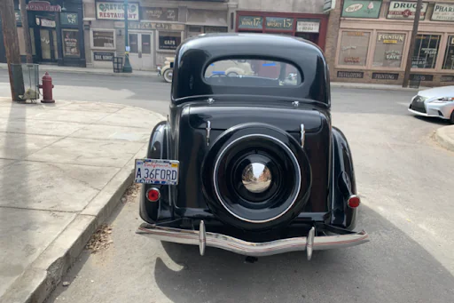 1936 Ford Deluxe sedan 4