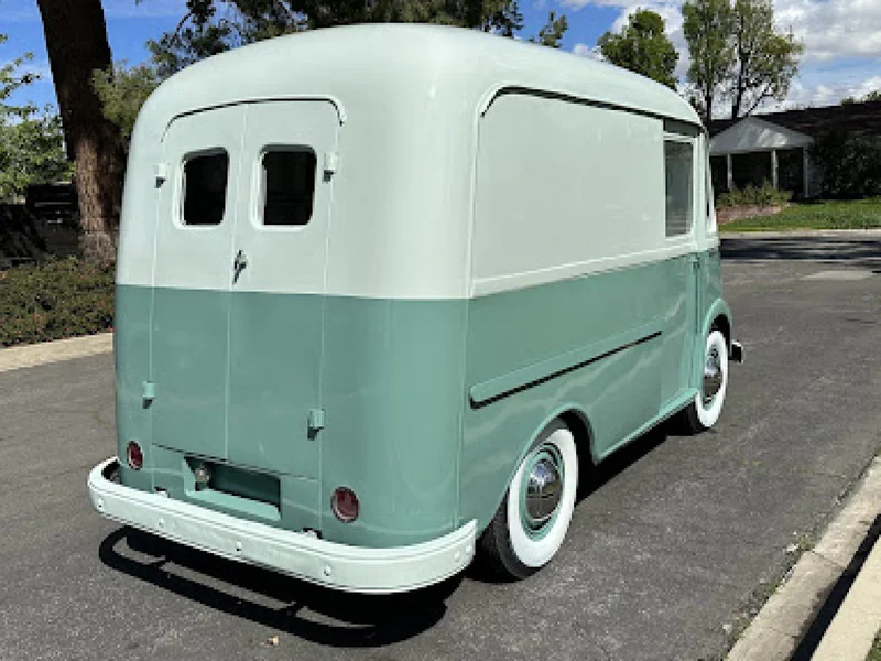 1952 International Harvester Metro 10