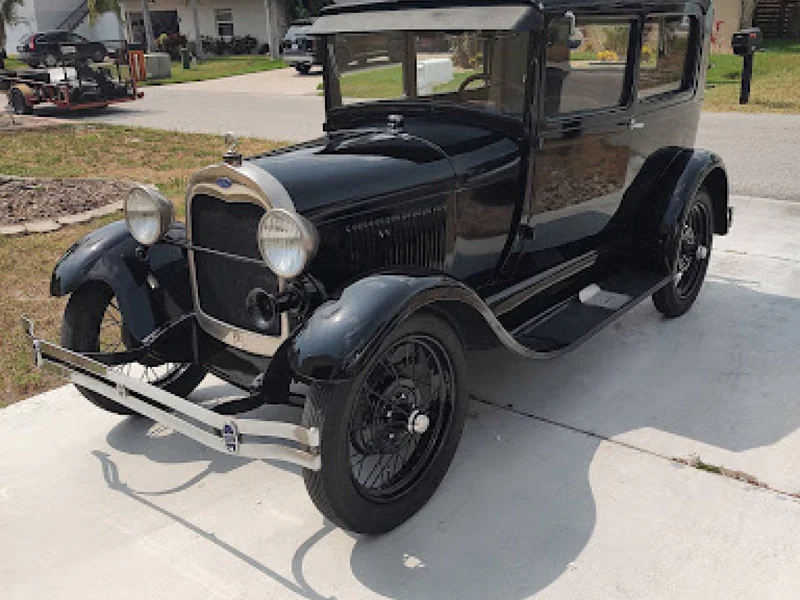 1928 Ford Tudor Model A 9