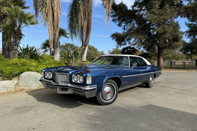 1972 Pontiac Bonneville Base 2