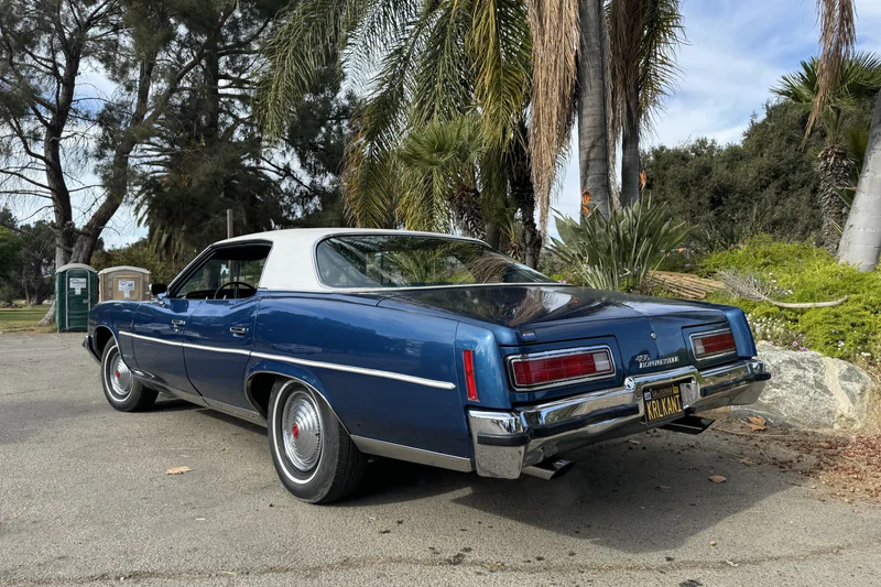 1972 Pontiac Bonneville Base 3