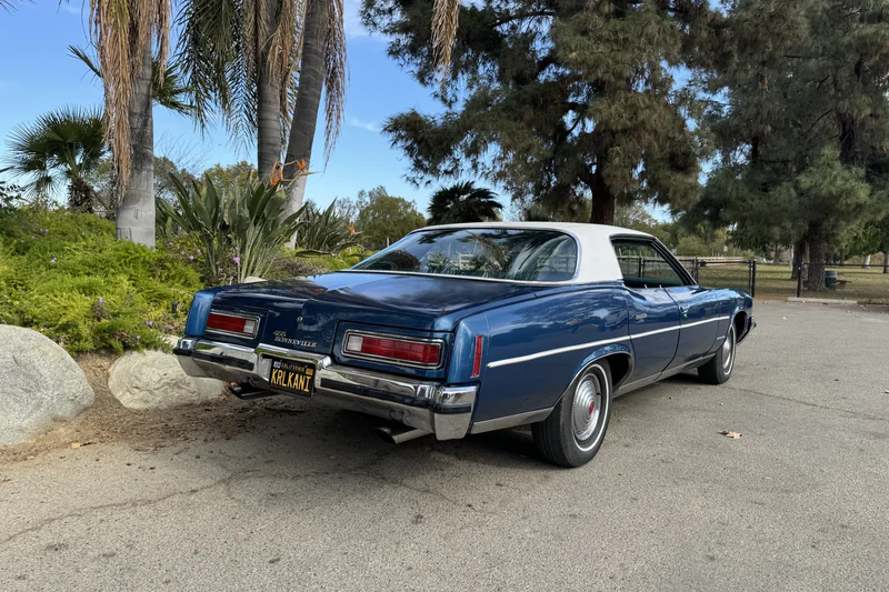 1972 Pontiac Bonneville Base 4