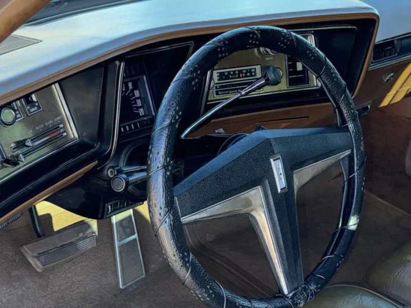1972 Oldsmobile Toronado Base 11