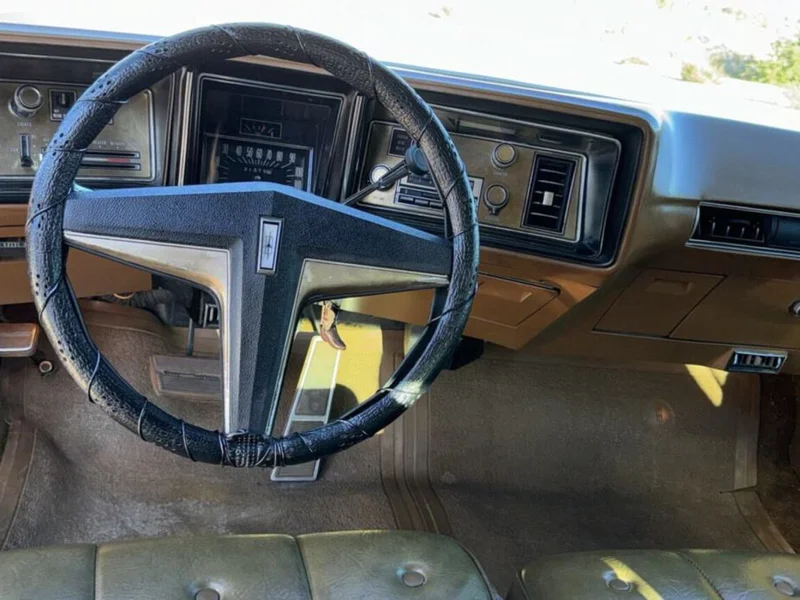 1972 Oldsmobile Toronado Base 12