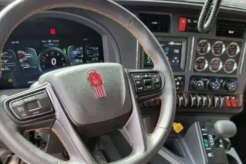 2022 Kenworth W990 class 8 4