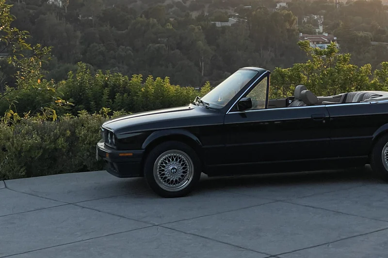 1991 BMW 318i Convertible 3