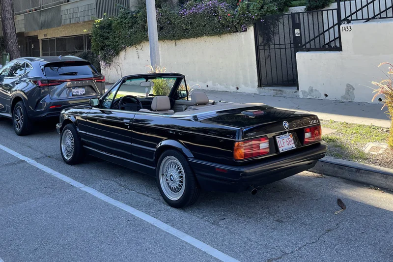 1991 BMW 318i Convertible 2