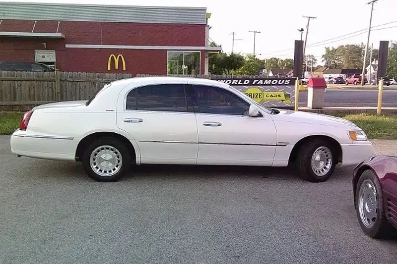 1999 Lincoln Town Car Cartier 2