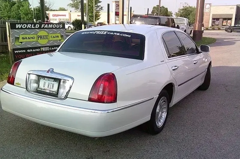 1999 Lincoln Town Car Cartier 3