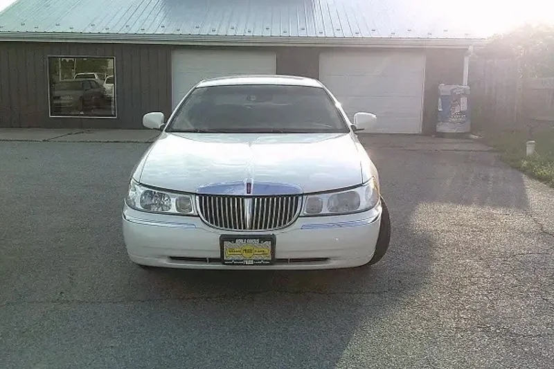 1999 Lincoln Town Car Cartier 4