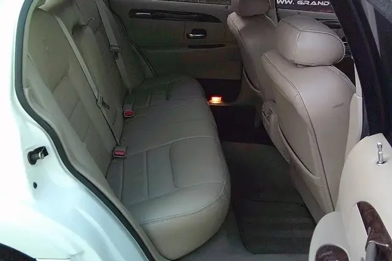 1999 Lincoln Town Car Cartier 10