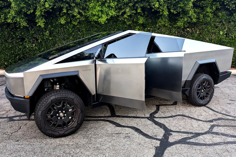 2024 Tesla Cybertruck AWD Dual Motor 5