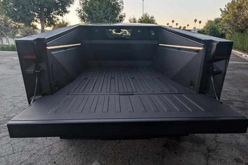 2024 Tesla Cybertruck AWD Dual Motor 7