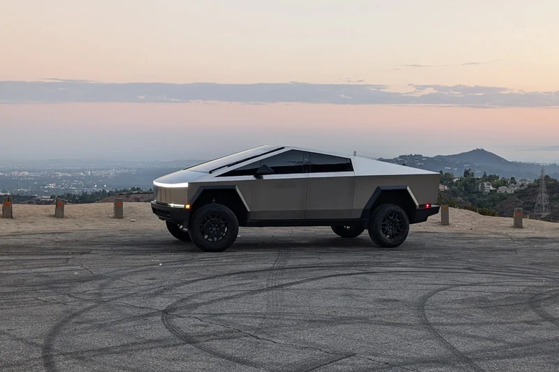 2024 Tesla Cybertruck AWD Dual Motor 6