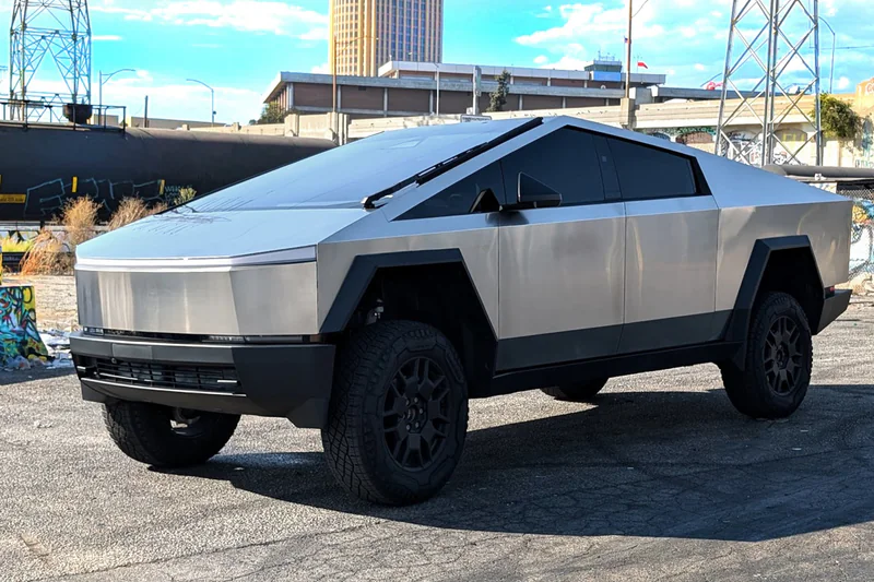2024 Tesla Cybertruck AWD Dual Motor 2